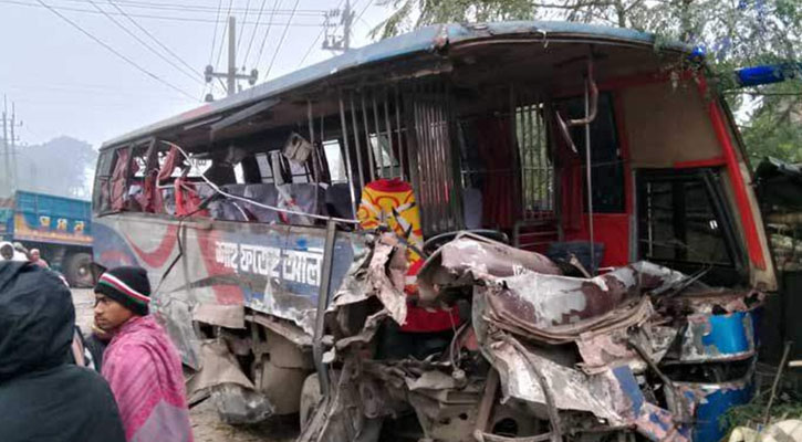 বগুড়ায় বাস-ট্রাকের সংঘর্ষে নিহত ১